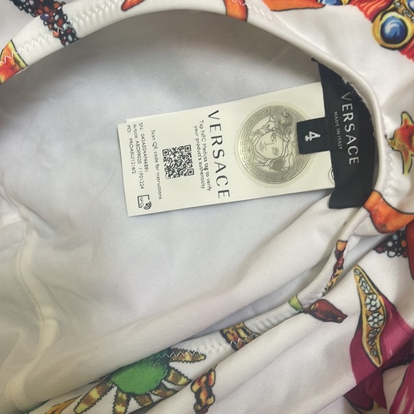Versace size 4 swimsuit never worn - Picture 6 of 6